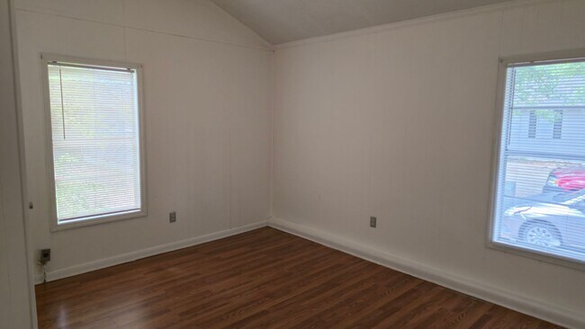 Building Photo - leaphart1327