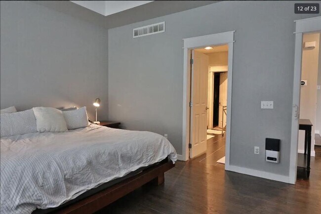 Building Photo - 2550 Winding River Dr