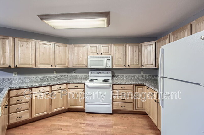 Building Photo - 8681 E Dry Creek Rd