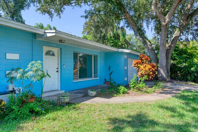 Building Photo - 1133 Bradenton Rd