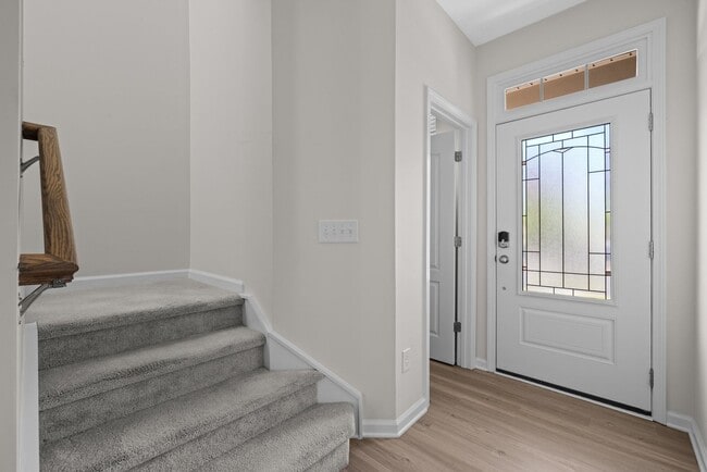 Building Photo - Beautiful 3 bed, 2.5 bath townhome in The ...