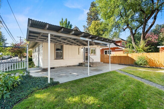 Building Photo - 206 W Waverly Pl