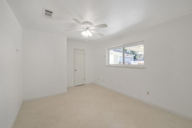 Building Photo - 8415 Braesdale Ln