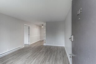 Building Photo - 2134 Fairfax Ave