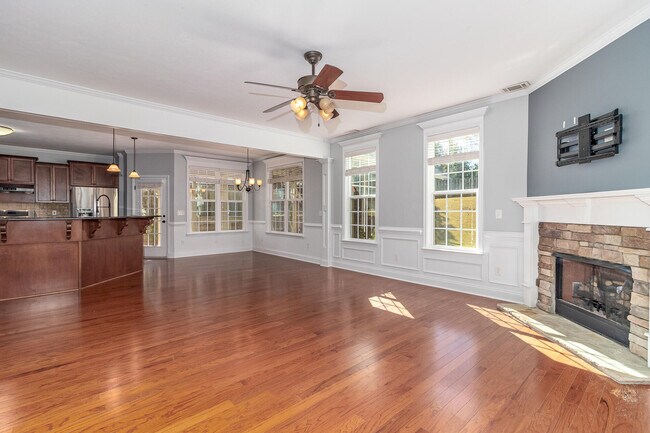 Building Photo - 4025-4025 Stowe Dr