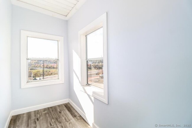 Building Photo - 15 Minerva St