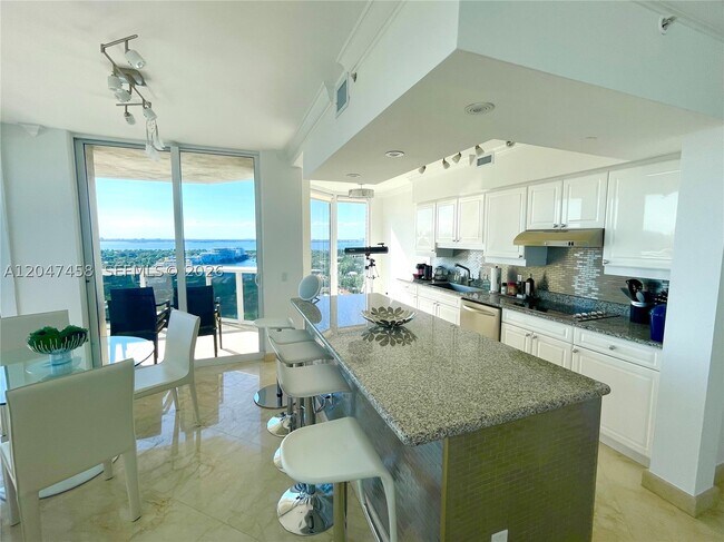 Building Photo - 4775 Collins Ave