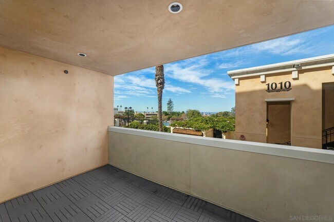 Building Photo - 1020 Genter St