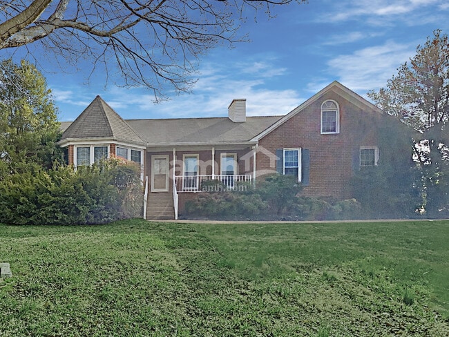 Building Photo - 217 Hickory Trl