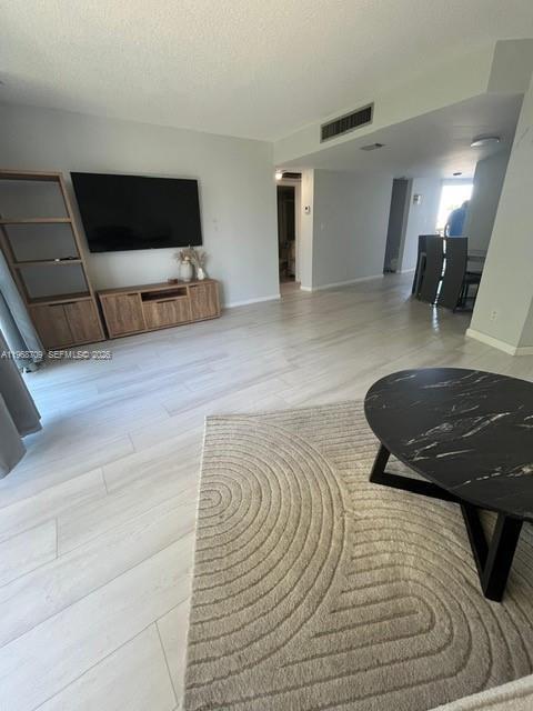 Building Photo - 3475 N Country Club Dr