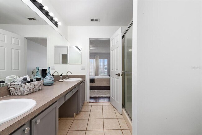Building Photo - 1233 Sandbrook Dr