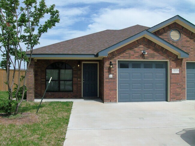 Building Photo - 3/2 Duplex off Bunny Trail Killeen - Text 201-231-7228 for more details