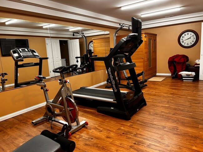 Building Photo - 25575 17-770E