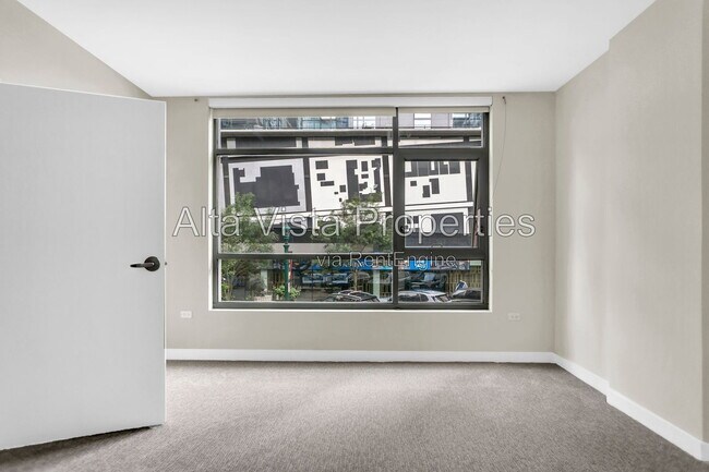 Building Photo - 425 W Beech St