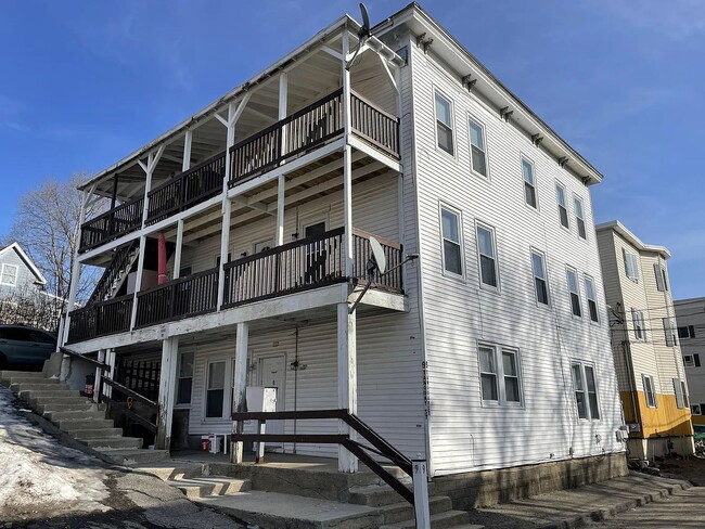 Building Photo - All-Inclusive Living! Move-In Ready 2-Bedroom Apartment with Heat and Electricity included in San...
