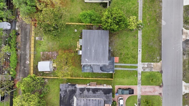 Building Photo - 1620 NE 160th St