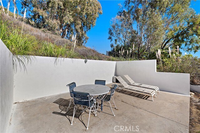 Building Photo - 1050 Skyline Dr