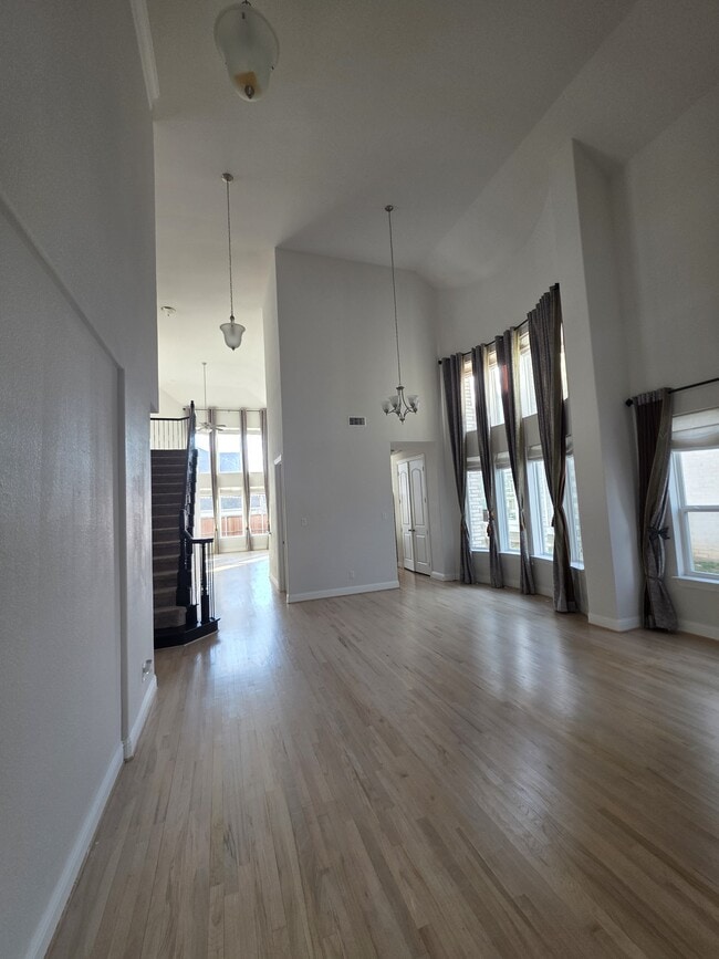 Building Photo - 5600 Snowberry Dr