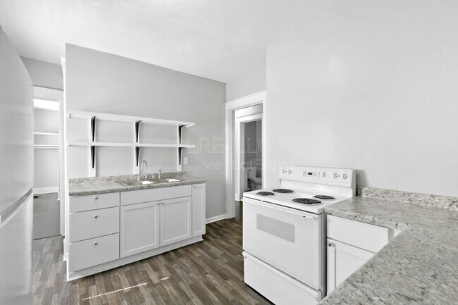 Building Photo - 659 S 42nd St