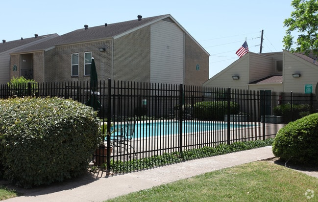 Building Photo - Andover Place Apartments