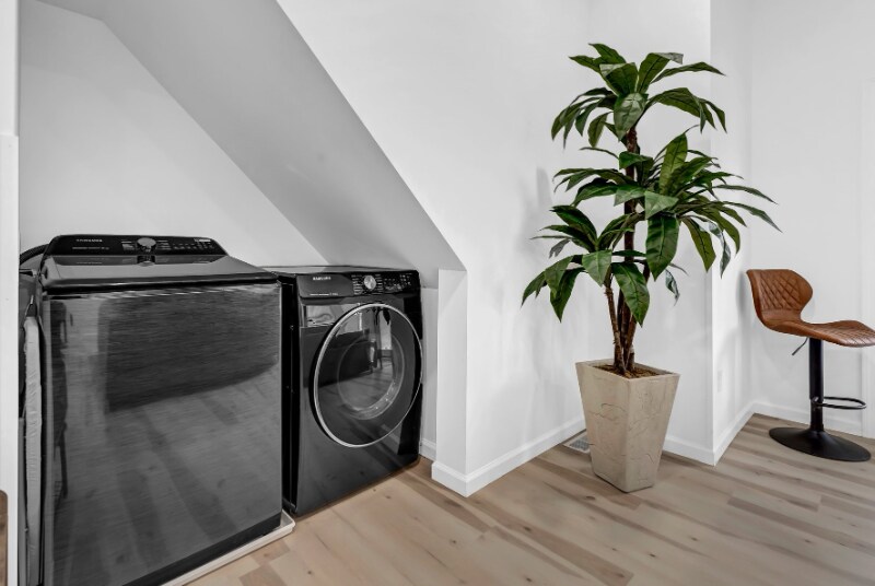 Building Photo - 574 Niagara St