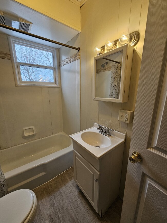 Building Photo - 355 Reynolds Ave