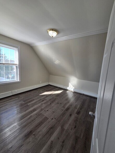 Building Photo - 537 Harrington St