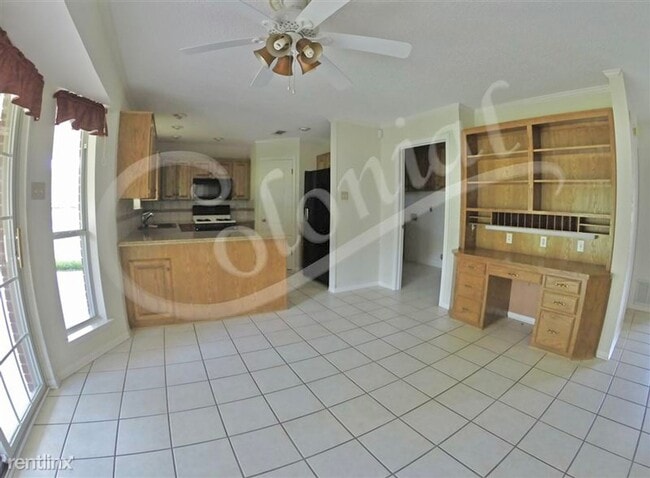 Building Photo - AVAILABLE JANUARY 15TH