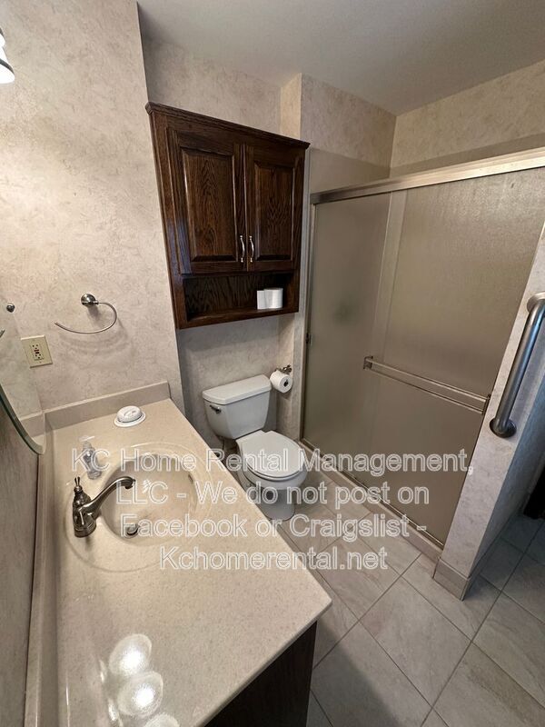 Building Photo - 6119 Cottonwood Dr