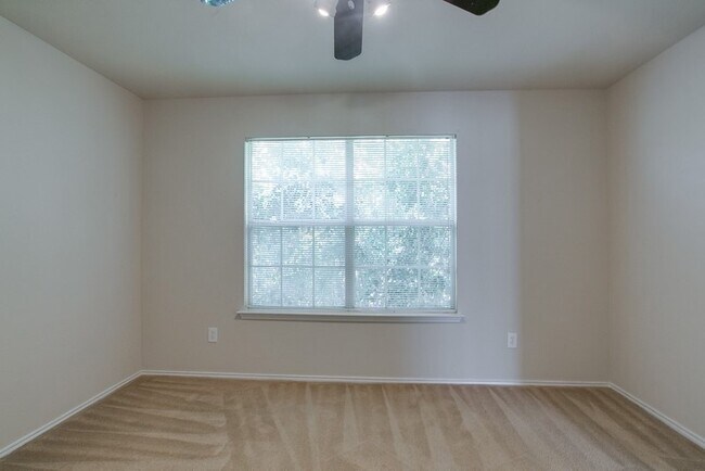 Building Photo - 3920 Malibu Sun Dr