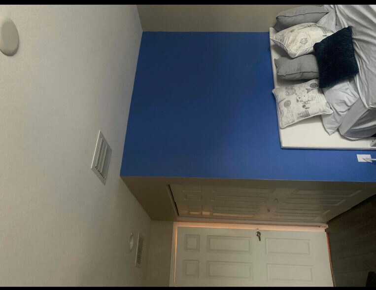2nd bedroom - 1359 Avon Ln