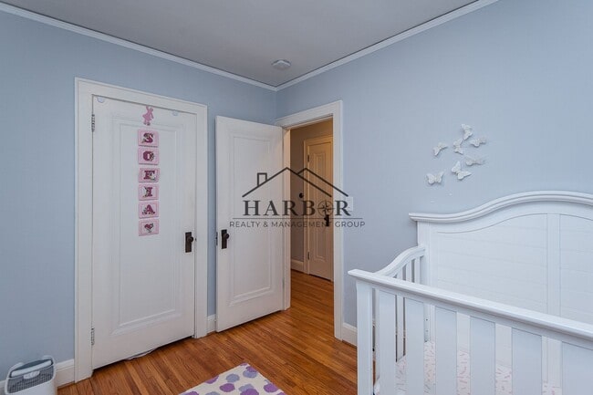 Building Photo - Updated Craftsman Living: 2BR/2BA + Den in NW Rochester
