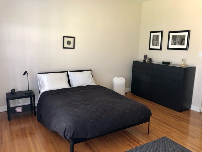 Master Bedroom - 827 12th St