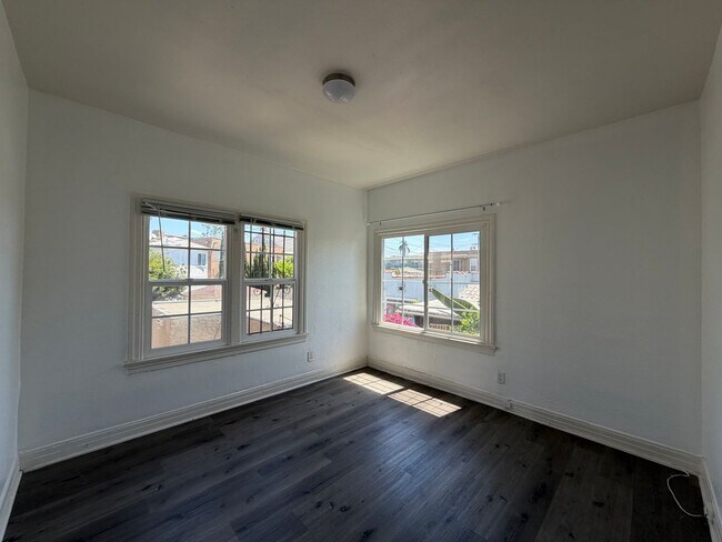 Building Photo - 2616 Edgehill Dr
