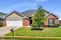Building Photo - 3 Bedroom 2 Bathroom Home in Hampton Place...