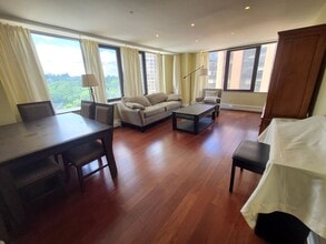 Building Photo - Seasons Condominium