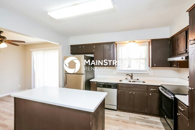 Building Photo - 3 Bedroom Pet-Friendly Home in KANSAS CITY, MO with Main Street Renewal