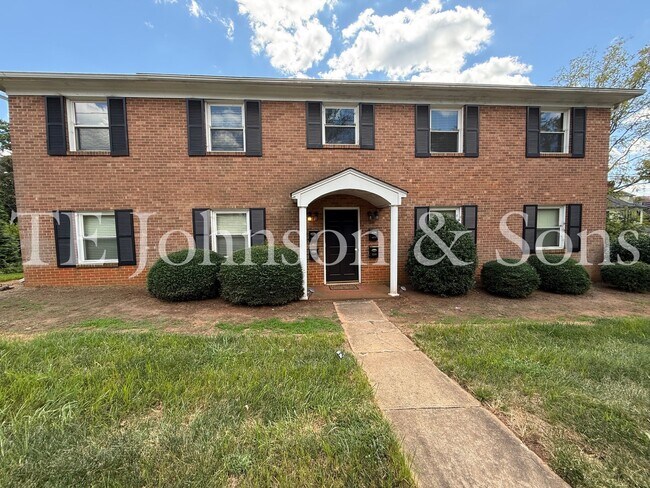 Primary Photo - Newly Renovated 2 Bedroom Apartment in Wes...