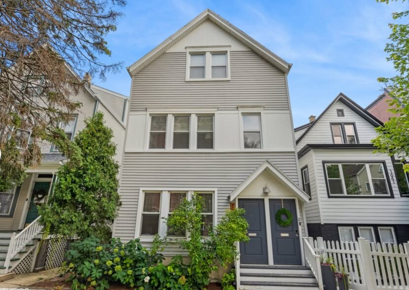 Building Photo - 1637 W Barry Ave