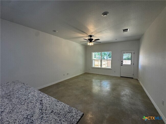 Building Photo - 209 Elbert Ln