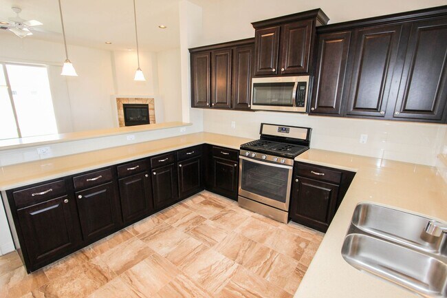 Building Photo - Granville Home with 3 Car Garage