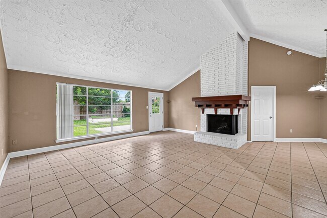 Building Photo - 15815 Thistledew Dr