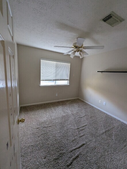 Building Photo - 4030 Harwood Dr