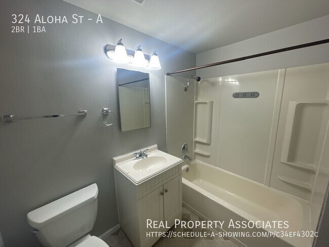 Building Photo - 324 Aloha St