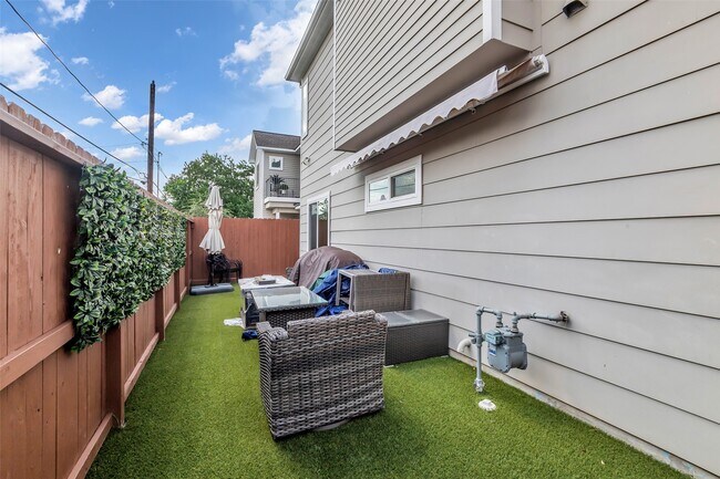 Building Photo - 5021 Nichols St