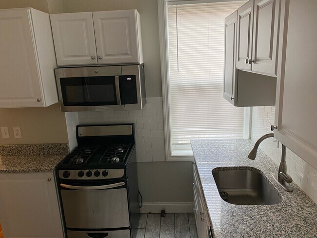 Building Photo - 36 Anderson St