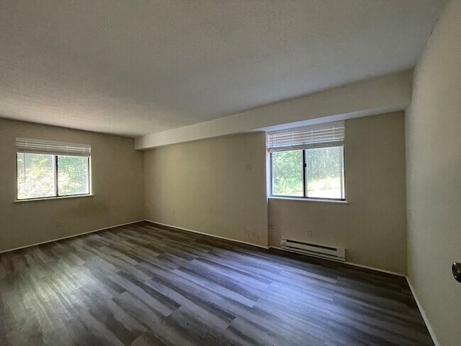 Building Photo - 9 Village Hill Ln