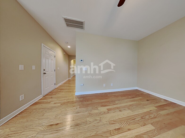 Building Photo - 228 Longford Dr