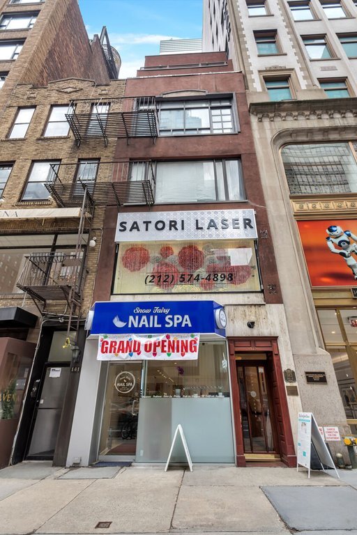 Building Photo - 143 E 57th St