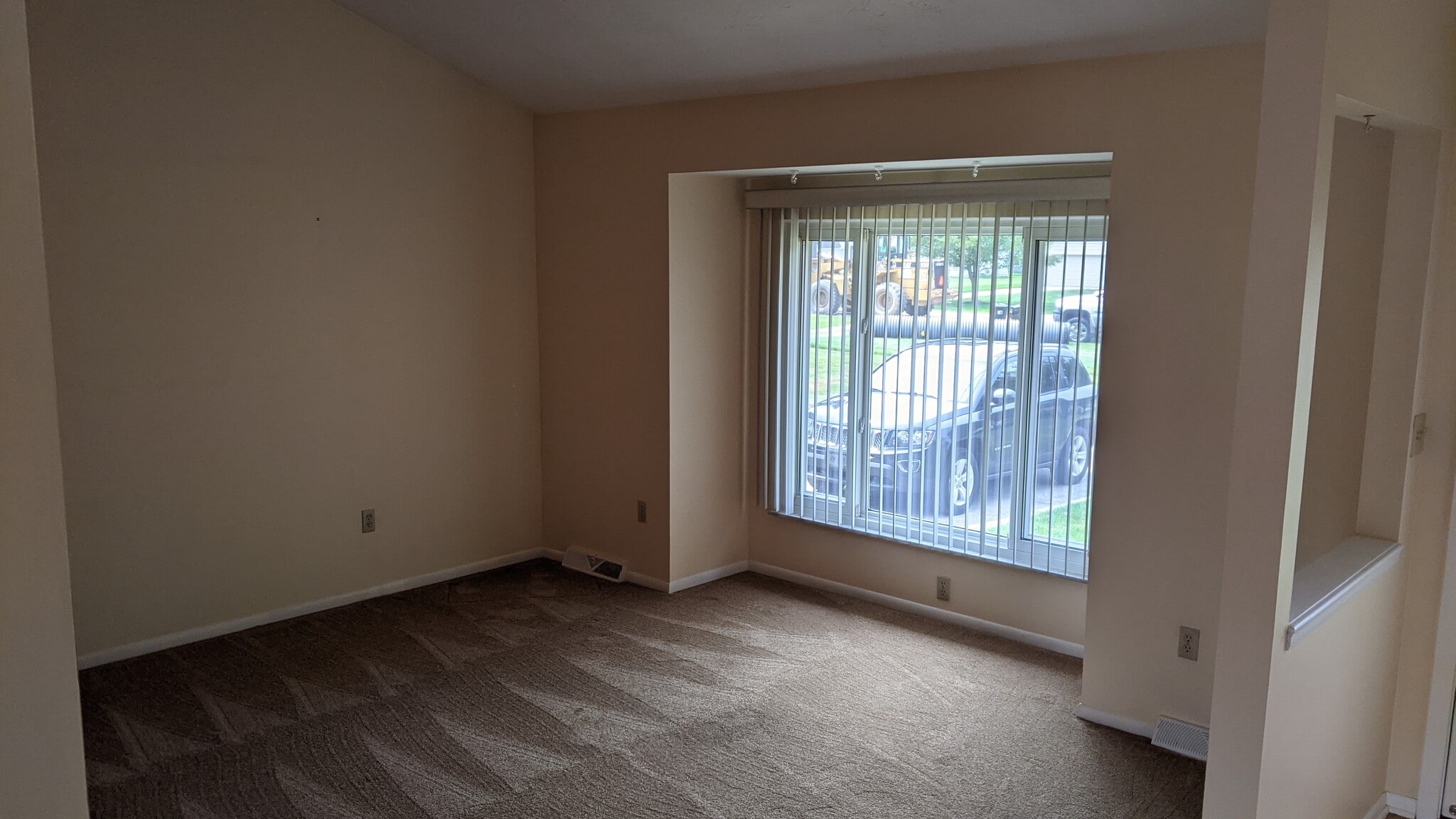 Living rm - 6745 Middlebrook Blvd